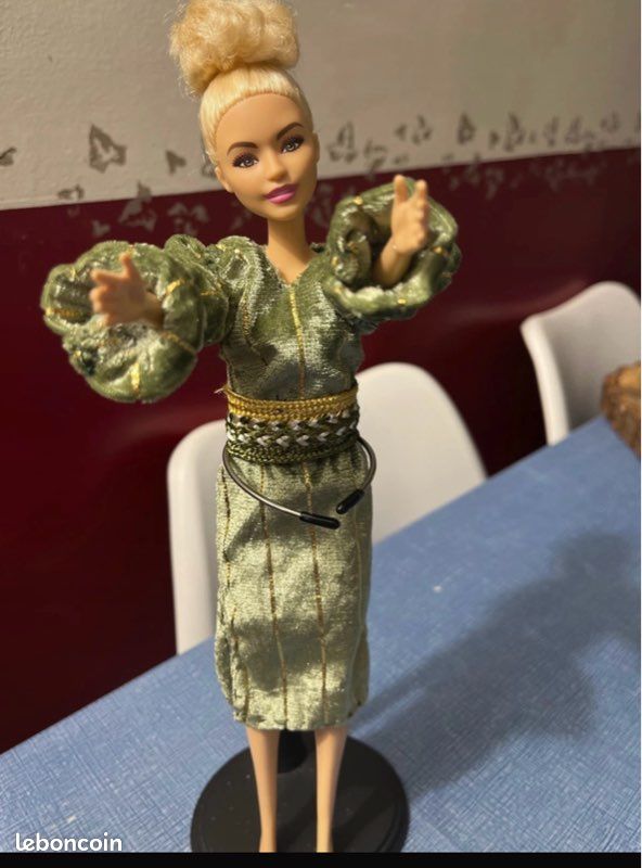 Habit pour poupée mannequin (image 1)