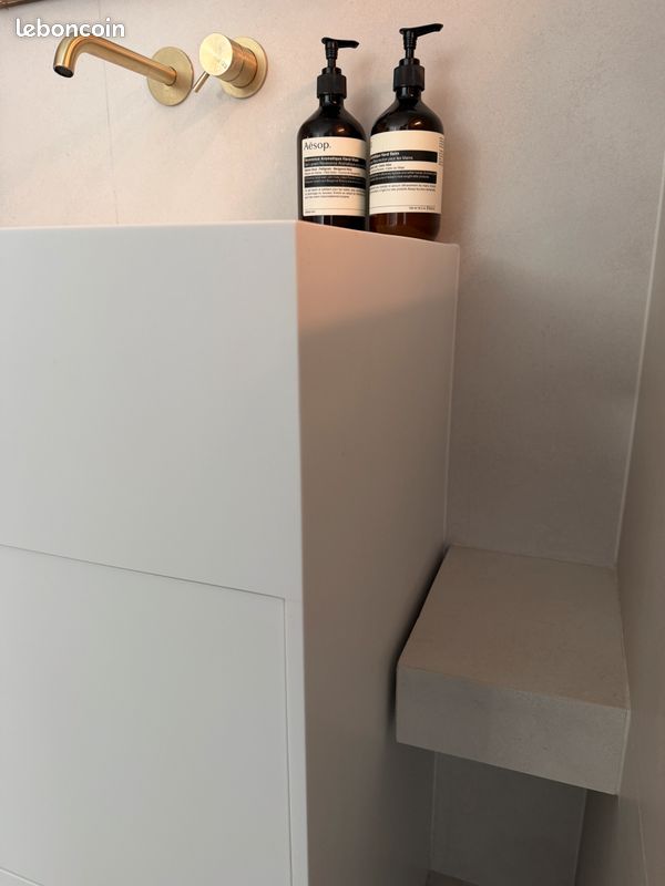 Meuble vasque acheté 4400 Euros fait sur mesure en Corian (image 4)