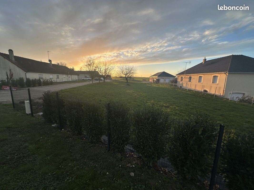 Terrain 860 m² Aubeterre (image 1)