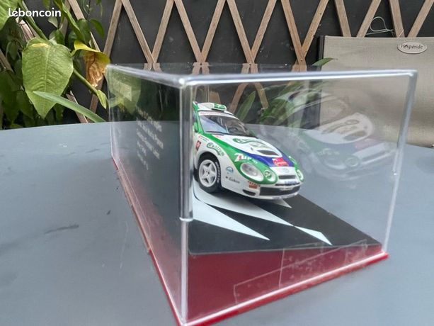 Toyota Celica GT-Four Rallye Modellauto 1:43 – Jose Maria Ponce – Rallye El Corte Ingles 1996 – Mit Vitrine & Sockel Toyota Celica GT-Four Rallye Modellauto 1:43 – Jose Maria Ponce – Rallye El Corte Ingles 1996 – Mit Vitrine & Sockel