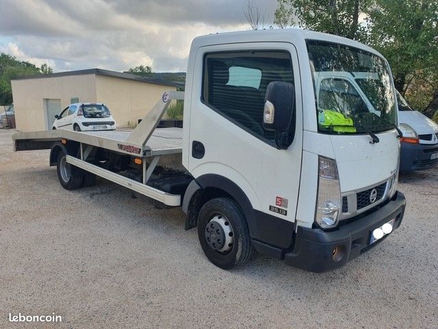 Nissan nt400 cabstar 3.0 td 130 bv6 depanneuse 3.5t (image 1)
