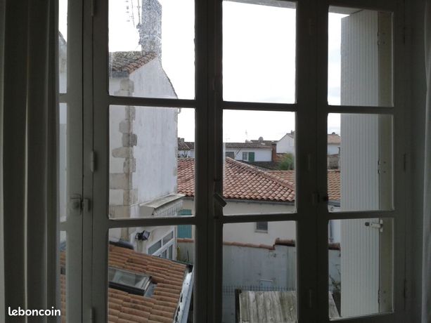 Studio meublé a louer a l’année centre ville La Flotte en Ré