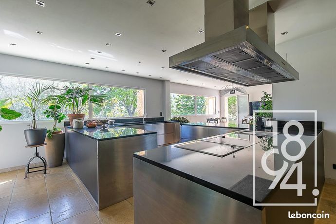 Maison 6 pièces 301 m²