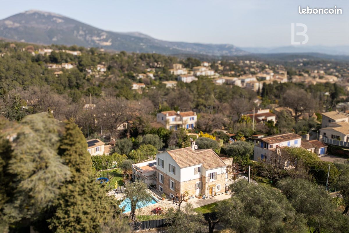 Maison 6 pièces 220 m² · à Le Rouret · 220 m² · 995 000 €