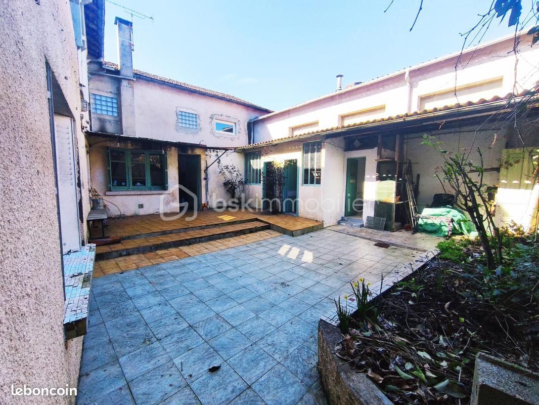 Maison 8 pièces 180 m² · à Vic-Fezensac · 180 m² · 92 000 €