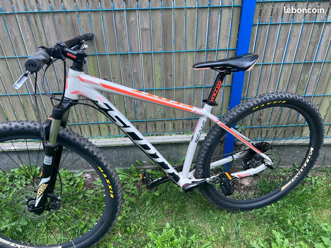 VTT Scott médium (image 1)