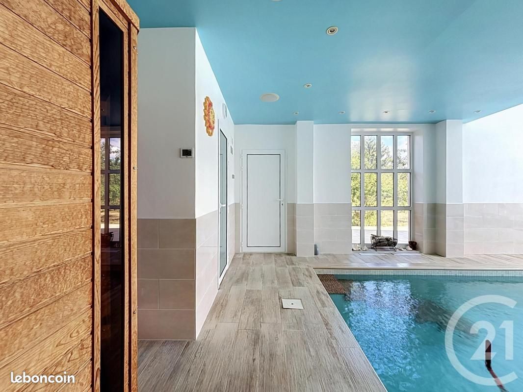 Maison 7 pièces 300 m² · à Combs-la-Ville · 300 m² · 749 900 €