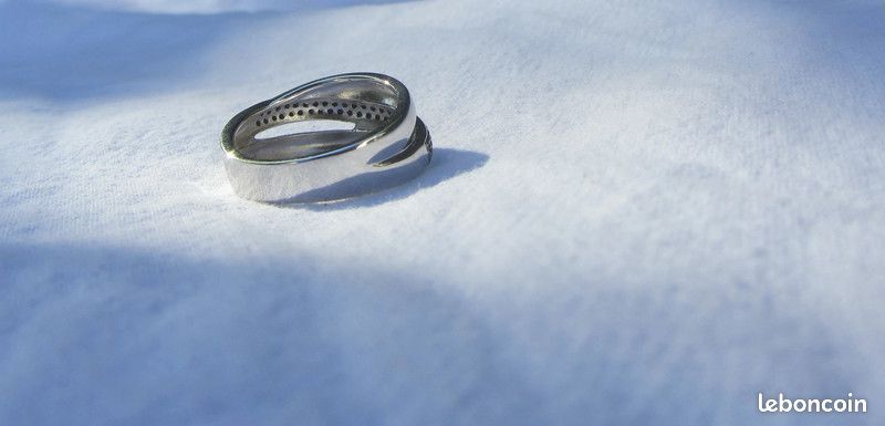 Bague en argent rhodié et rhodié noir oxydes de zirconium noirs