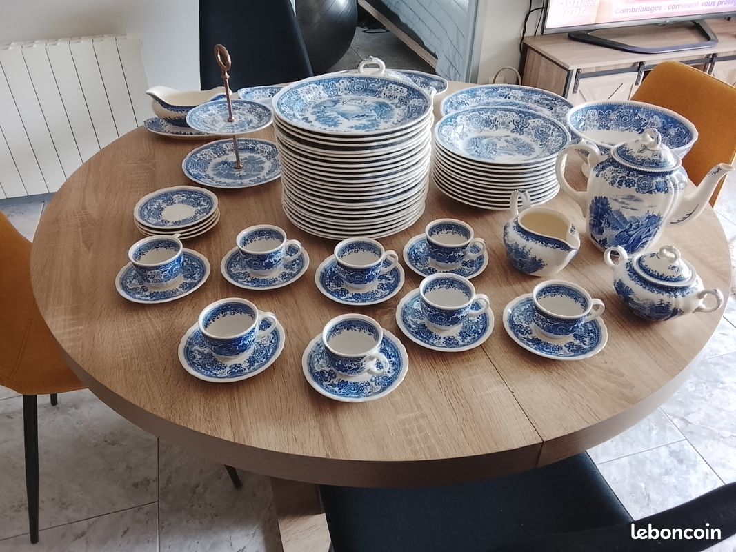 Service de table et service a cafe Villeroy et Bosch collection Burgenland technique Mettlacher kupferdruck unterglasur total 68 pieces (image 2)