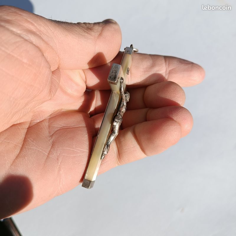 Pendentif Ancien En Argent - Christ En Croix Avec 4 Anges, Poinçon Crabe - Bijou Religieux Vintage
