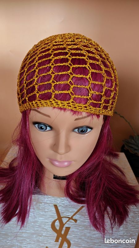 Bonnet filet résille doré fait main au crochet (image 1)