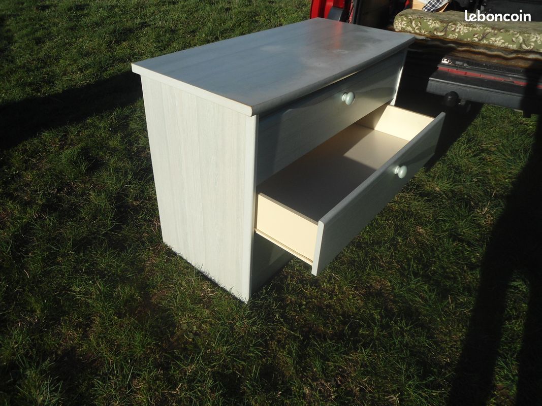 Commode 3 tiroirs et sa table de nuit de fabrication française (image 2)