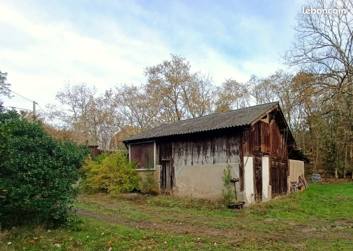 Terrain constructible de 2547 m² à 30 mn des plages · à Gourbera · 169 000 €