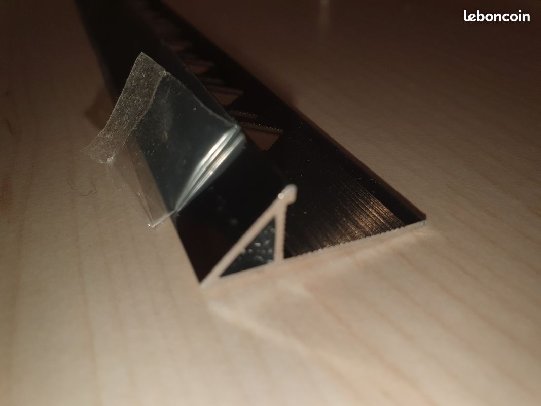 2 Profilés de finition triangulaire 10mm lg : 250cm (image 1)