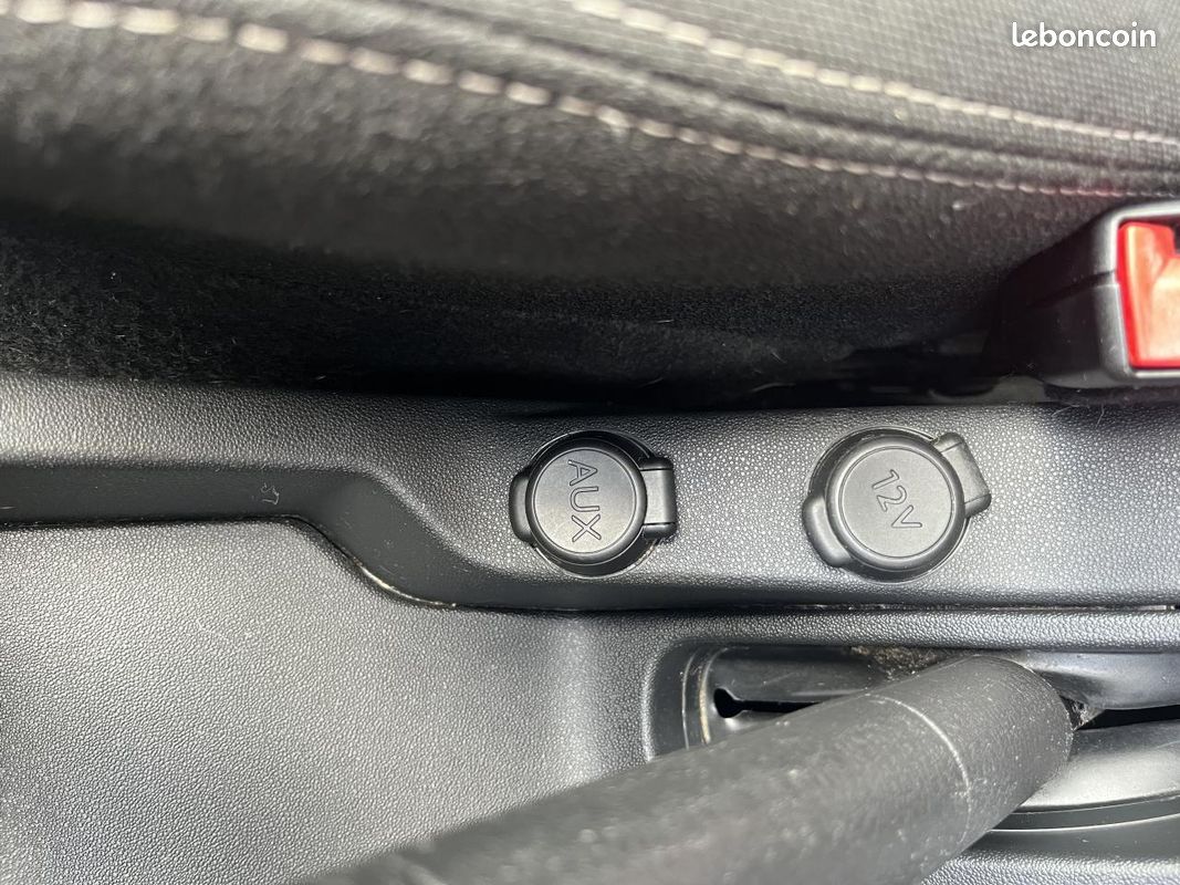 CITROEN C3 1.4 HDi FAP - 70 - Confort - CAR PLAY - REGULATEUR - SUIVI - TURBO-DISTRI- EMBRAYAGE-OK (image 22)