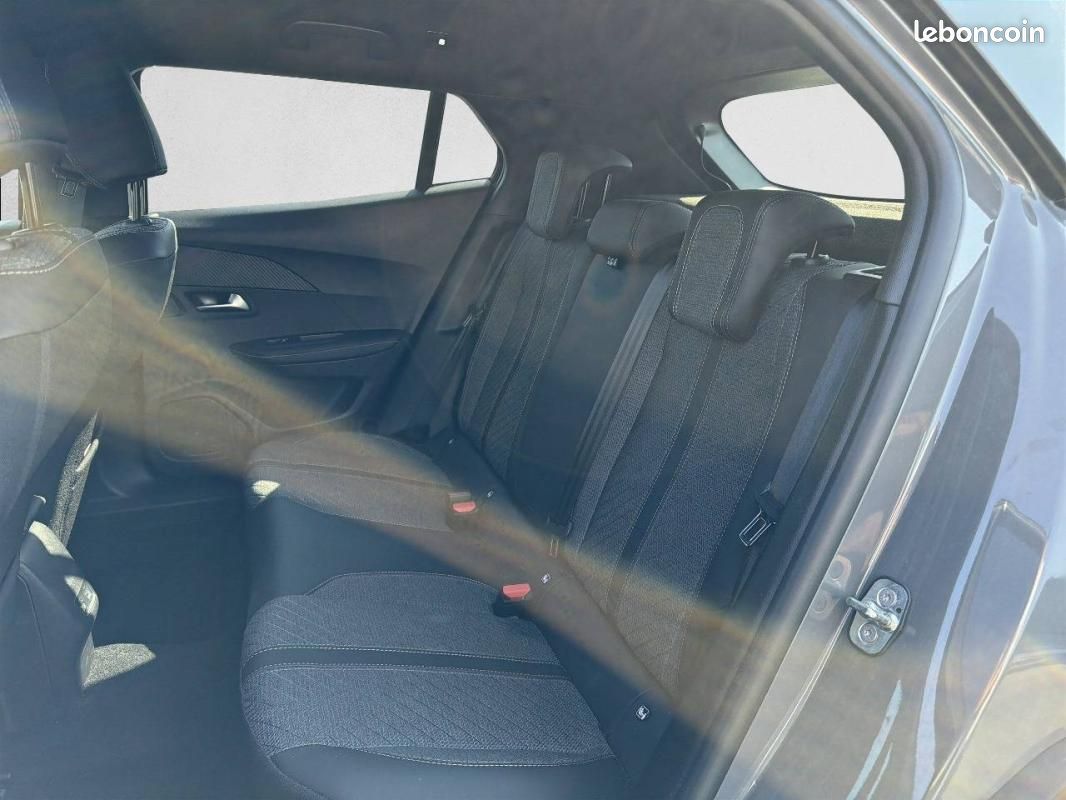 Peugeot 2008 Hybrid 145 e-DCS6 - Allure (image 12)