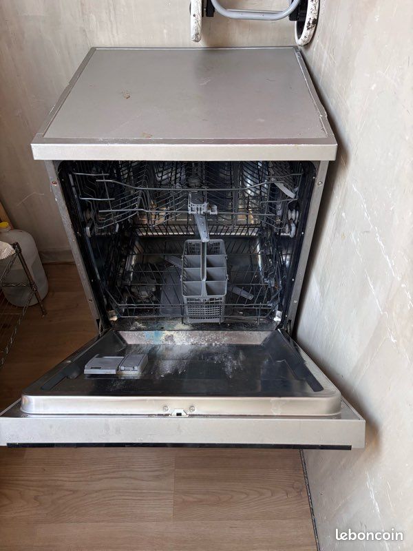 Lave vaisselle pour pièces problème d eau (image 2)