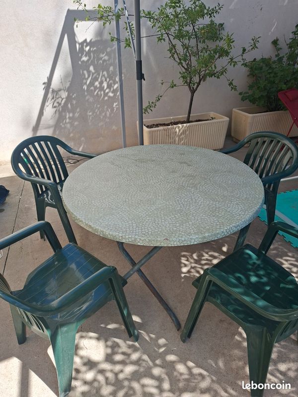 Table ronde exterieure (image 1)