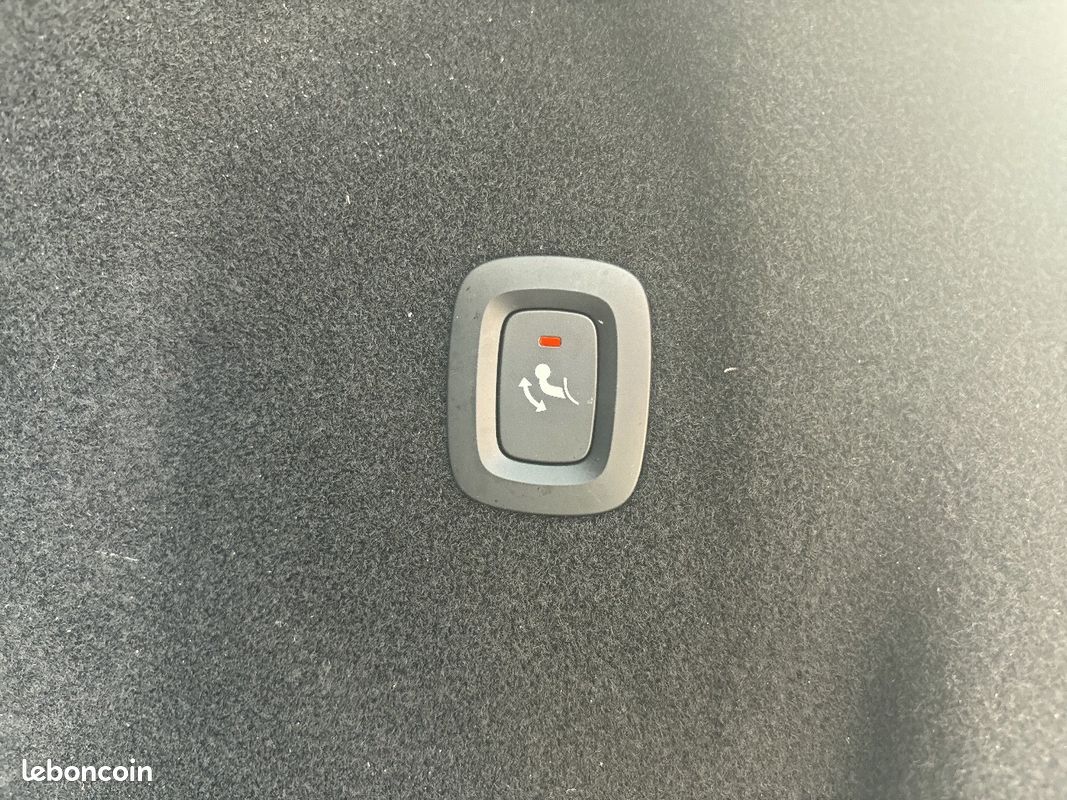 VOLVO XC60 B4 197 ch Geartronic 8 Plus Style Dark (image 8)