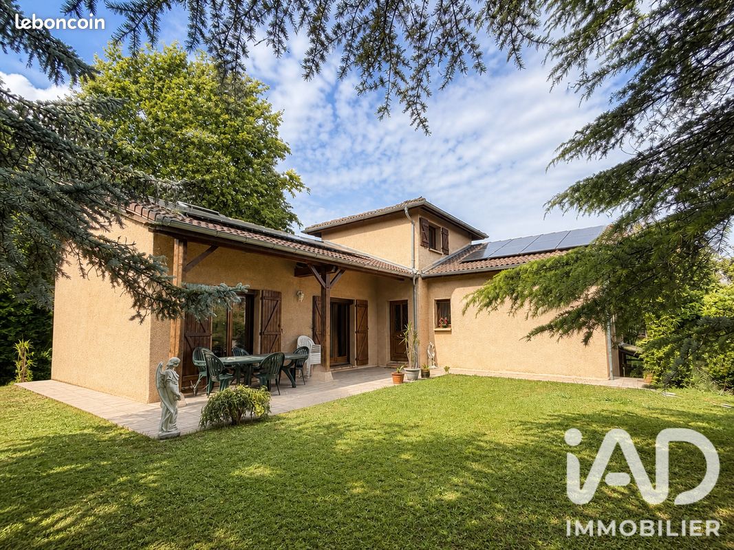 Maison 10 pièces 176 m² · à Chassieu · 176 m² · 595 000 €