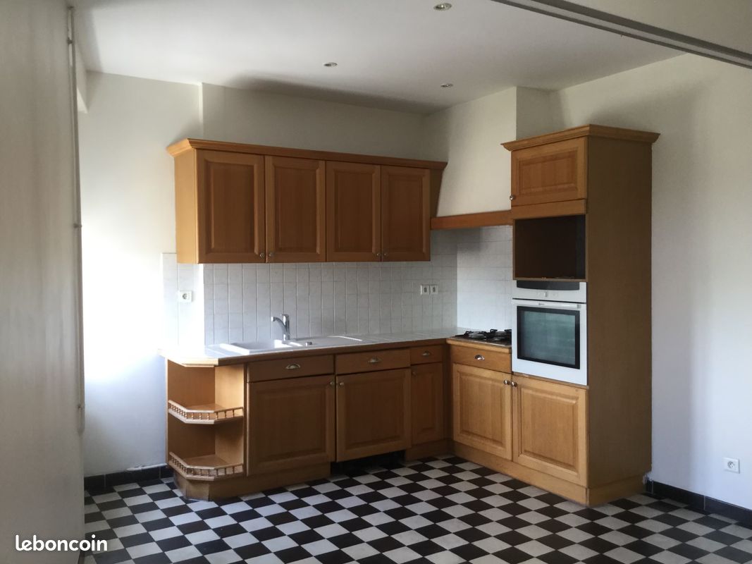 Appartement 5 pièces 96 m² · à Bourges · 96 m² · 700 €/mois