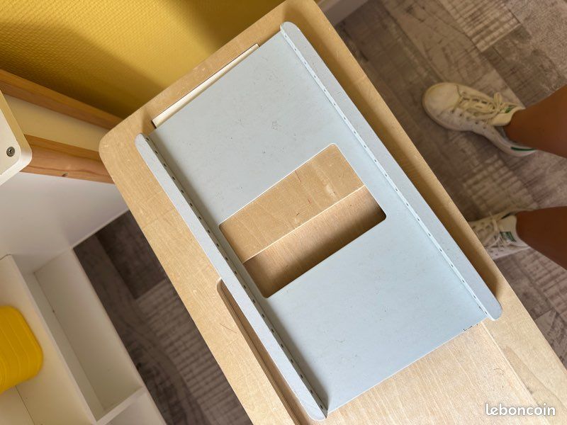 Small Foot - 10315 - Maison de Motricité - Étable, Jaune