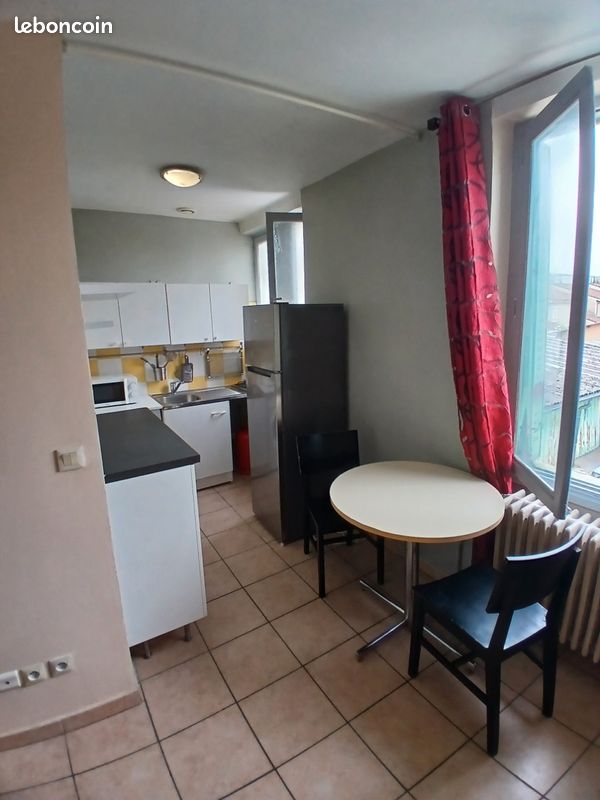 Appartement 1 pièce 23 m² · à Bron · 23 m² · 860 €/mois