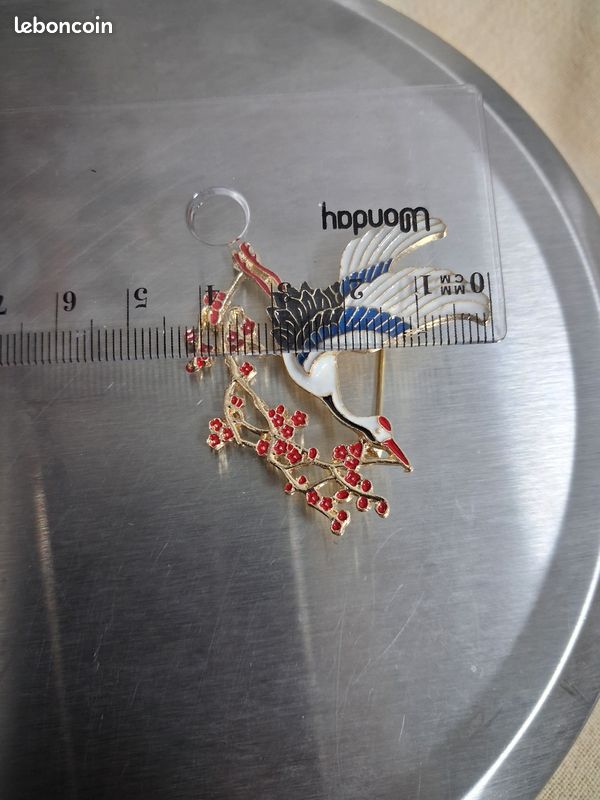 Broche grue du Japon et fleurs de prunier (image 8)