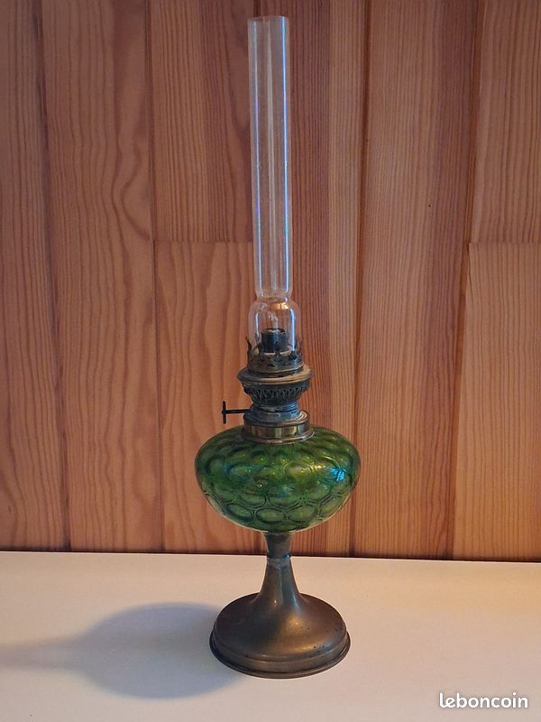 Lampe à pétrole ancienne (image 1)