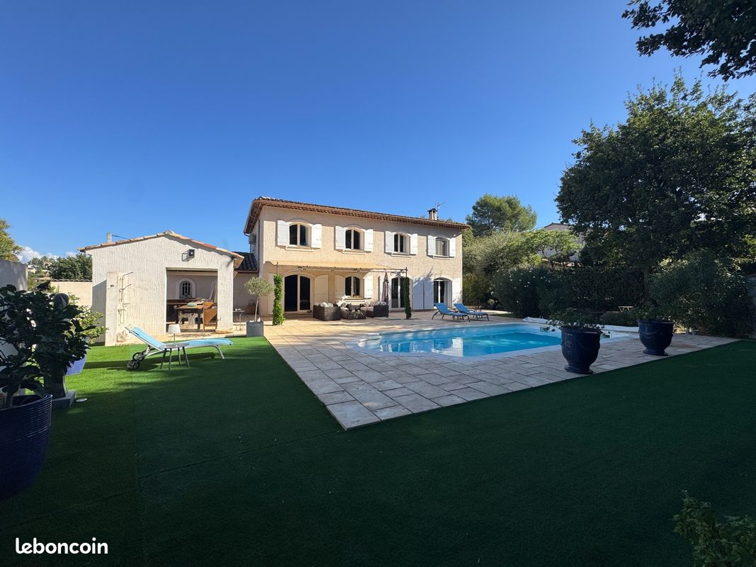 Maison 6 pièces 200 m² · à Vidauban · 200 m² · 690 000 €