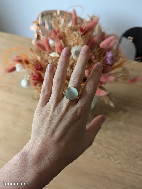 Bague ronde dorée Monoprix pierre blanche Montres Bijoux