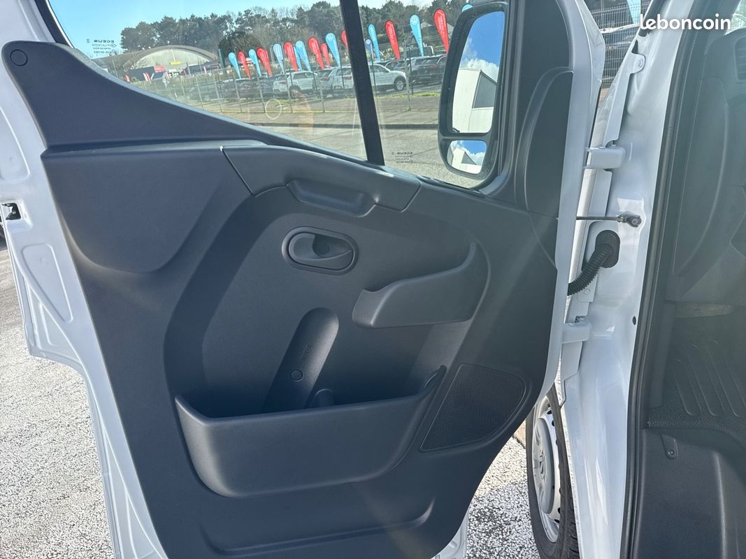 Renault master fgn trac f3500 l2h2 blue dci 135 confort (image 17)