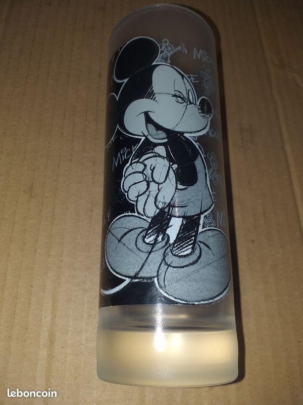 6 verres Disney land ressort paris(hj) (image 1)
