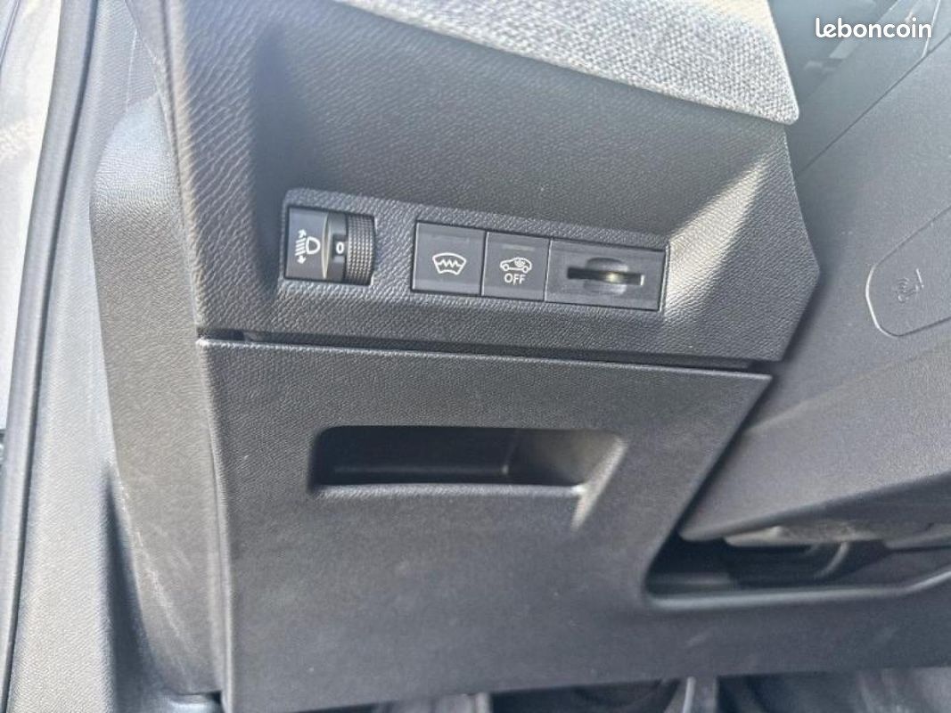 Peugeot 3008 1.2 Hybrid 136ch Allure e-DCS6 (image 16)