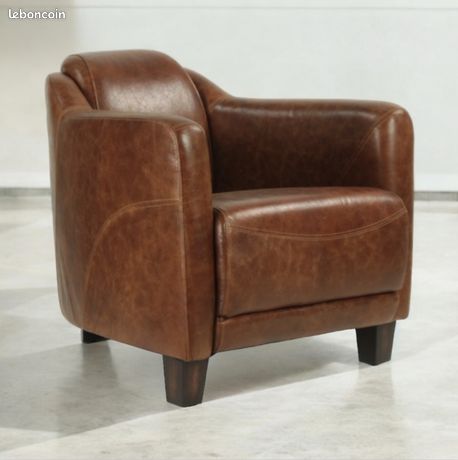 Fauteuil à oreilles assise capitonnée cuir marron