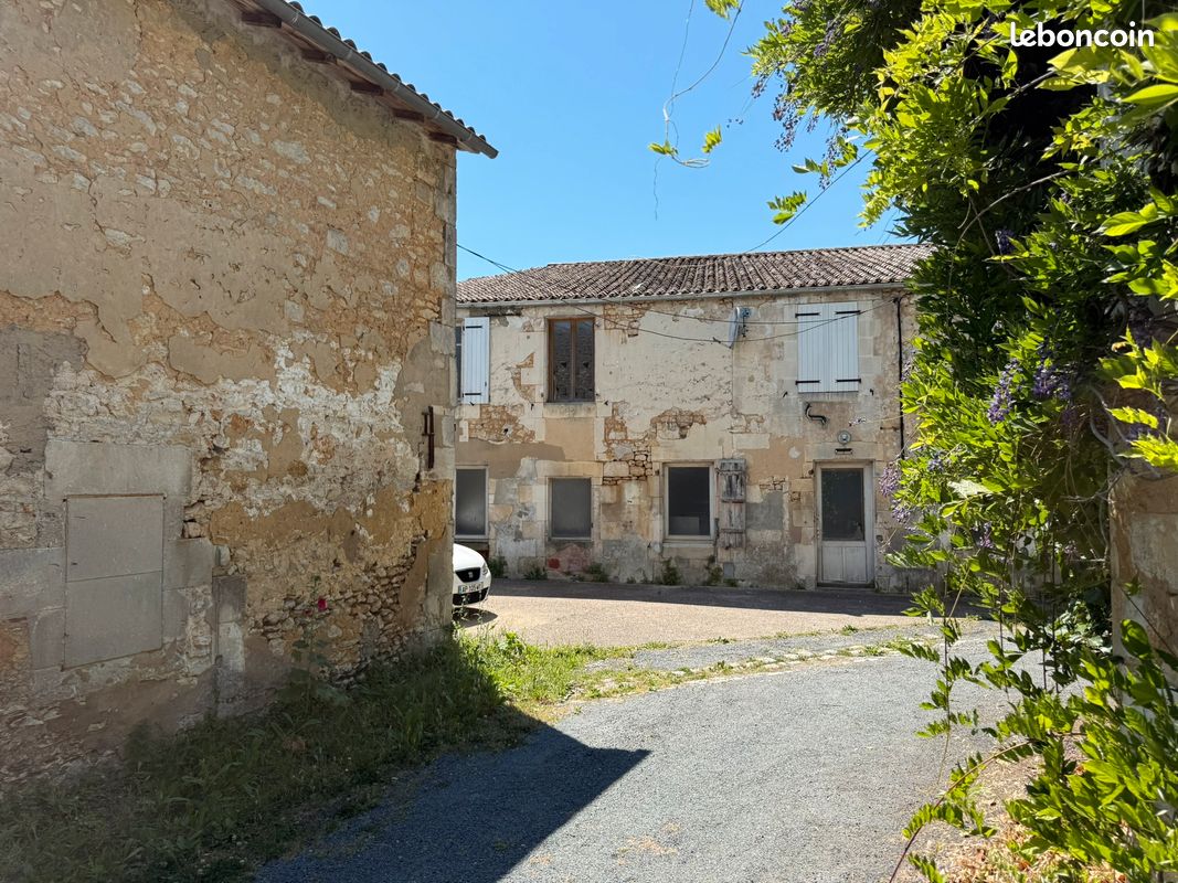 Maison 6 pièces 150 m² · à Pont-l'Abbé-d'Arnoult · 150 m² · 179 000 €