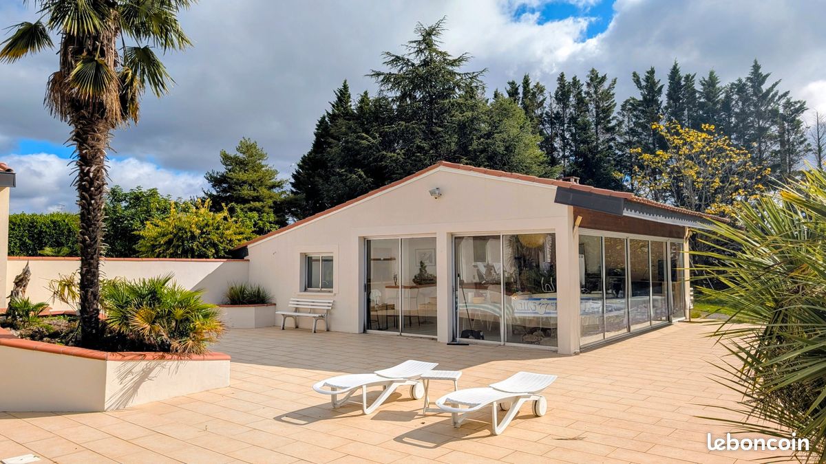 Maison 9 pièces 279 m² · à Vigoulet-Auzil · 279 m² · 820 000 €