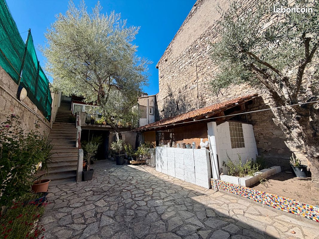 Maison 6 pièces 228 m² · à Barjac · 228 m² · 289 000 €