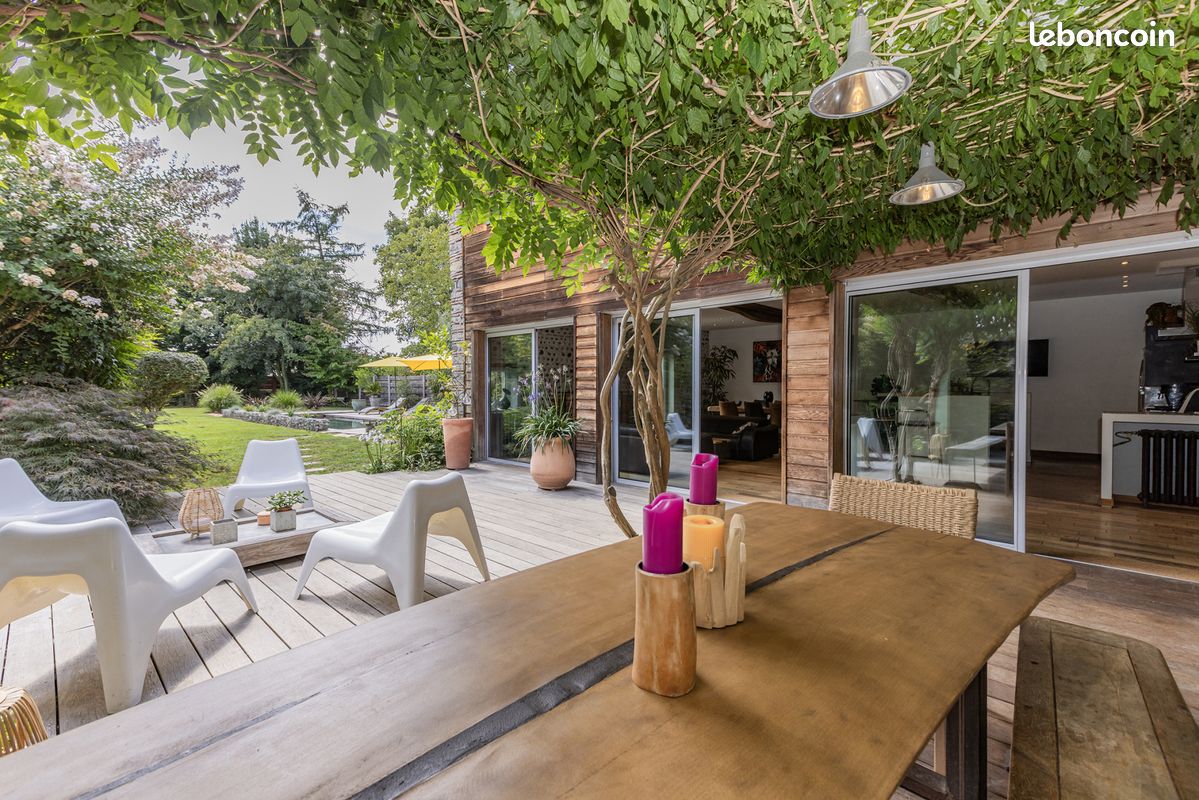 Maison 11 pièces 300 m² · à Lescar · 300 m² · 742 000 €