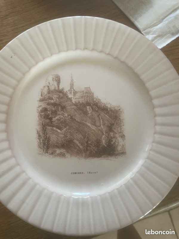 12 assiettes de marque Gien avec des paysages de l’Eure (image 5)