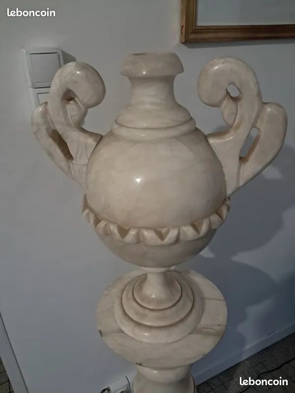 Colonne et lampe en albâtre avec lumière - Colonne : hauteur 82 cm et diamètre 28 cm - Vase éclairé : hauteur 45 cm et largeur 35 cm La colonne et le vase peuvent être indépendant l'un de l'autre (image 3)