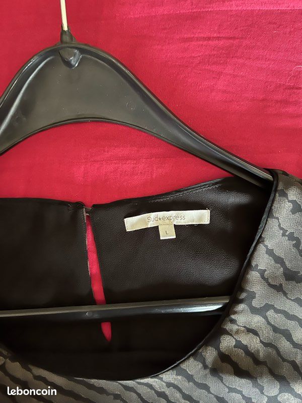 Vends haut noir femme (image 2)