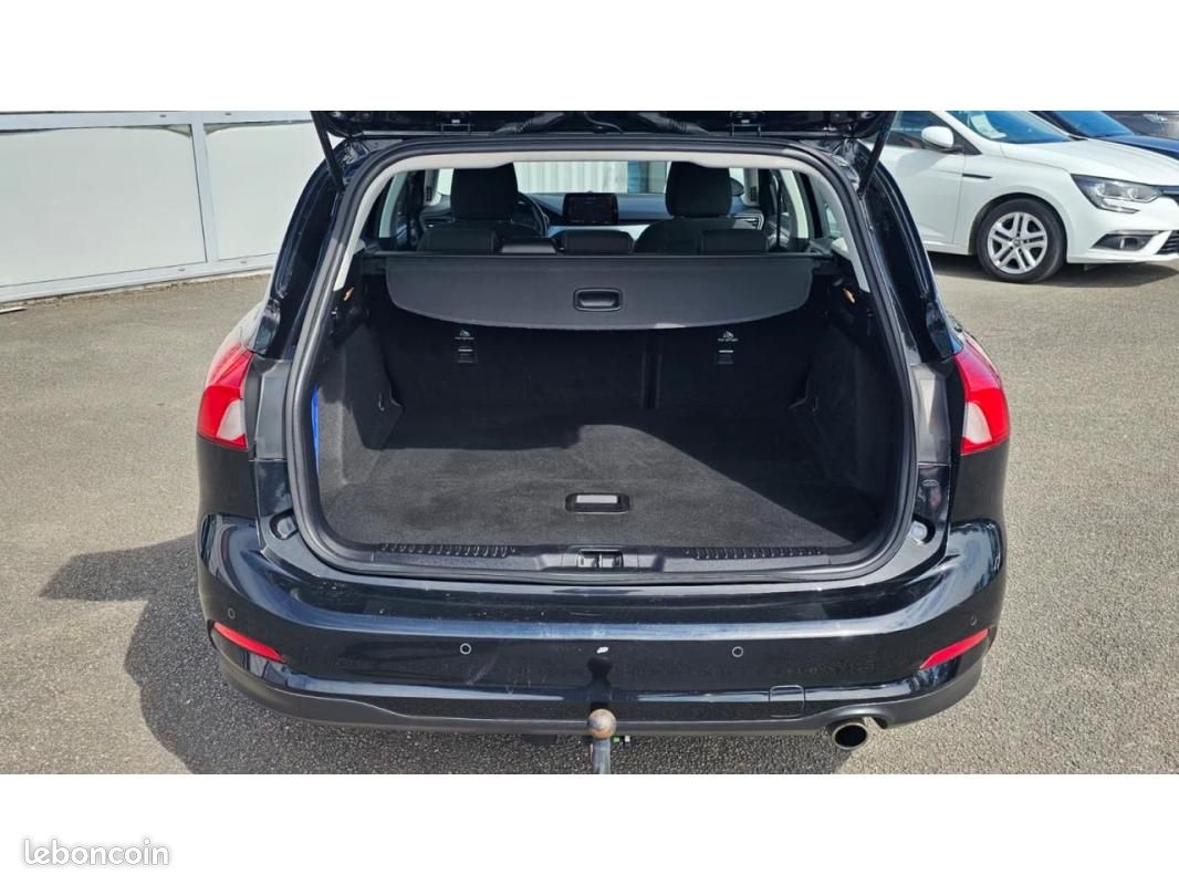Ford Focus SW Connected 1.5 EcoBlue 120cv BVA inclus Camera de Recul + Attelage + Avertisseur ang... (image 23)