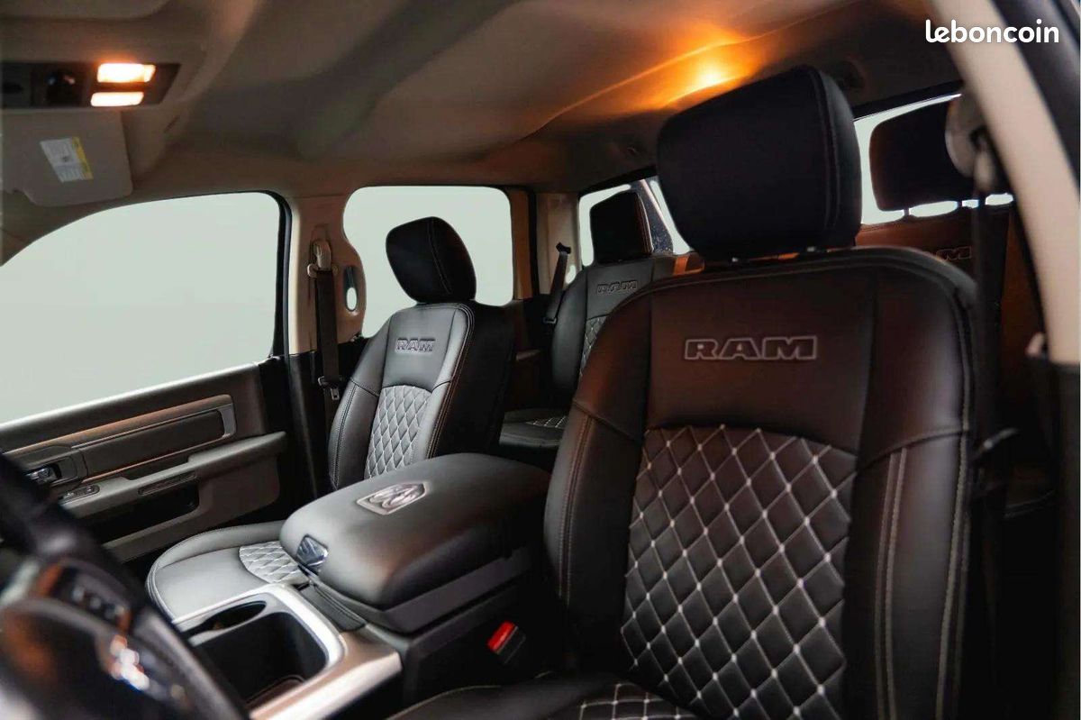 Dodge RAM 5.7 V8 HEMI 4x4 * Pack Offroad Nuit * LED * AHK * R20 (image 11)