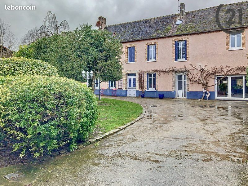 Maison 10 pièces 350 m² · à Les Ormes-sur-Voulzie · 350 m² · 420 000 €