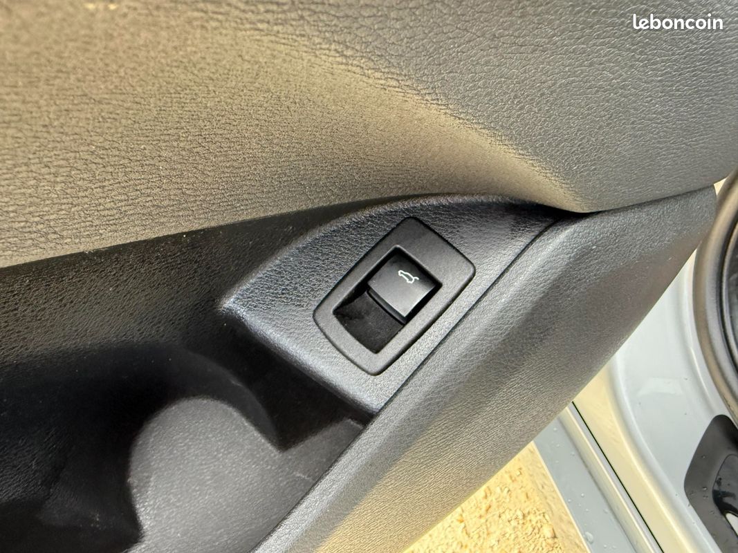 B.M.W. X1 sDrive 18 i M Sport (image 14)