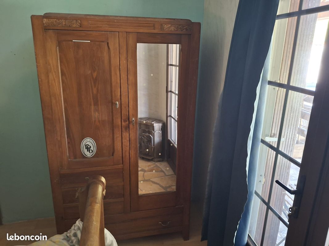 Armoire ancienne en bois massif (image 1)