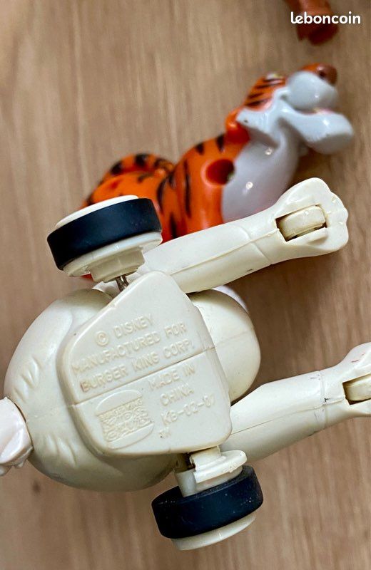 = Lot 8 Figurines Disney, Pocahontas, Woody, Le Bossu de Notre Dame, Dodger, Shere Khan et autres, années 90 = (image 9)