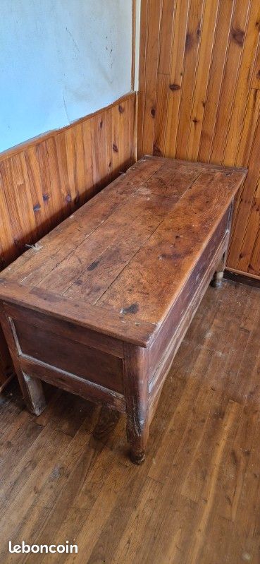 Coffre en bois (image 1)