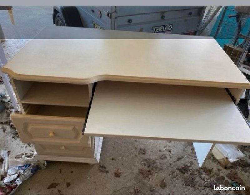 Bureau (image 2)